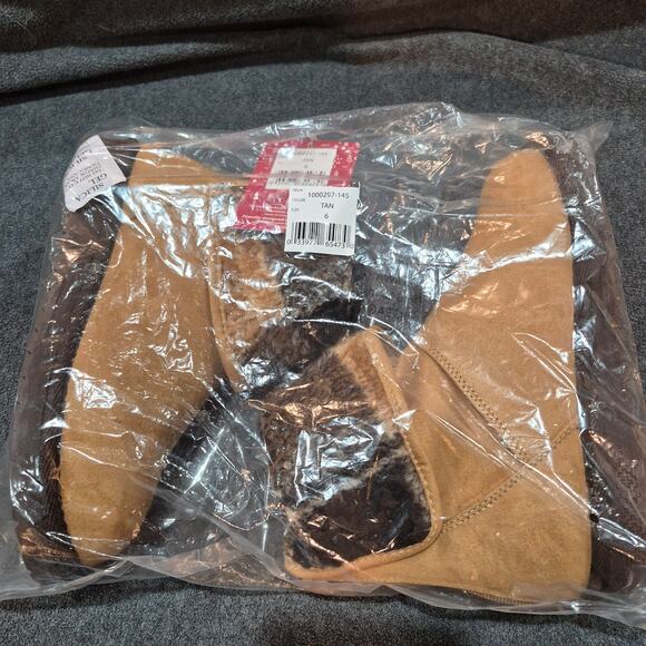 NEW MUK LUKS Women's Clover Fashion Boot, Tan size 6 - Picture 8 of 8